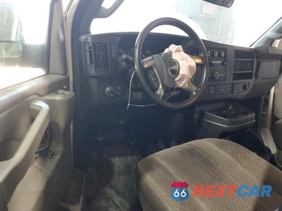 Zdjęcie 8 z 13 samochodu: 2017 GMC SAVANA G2500 VIN:1GTW7AFF0H1349415 - miniatura