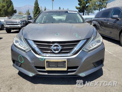 Piąte zdjęcie samochodu w środku: 2017 NISSAN ALTIMA 2.5 VIN:1N4AL3AP3HN361963 - miniatura