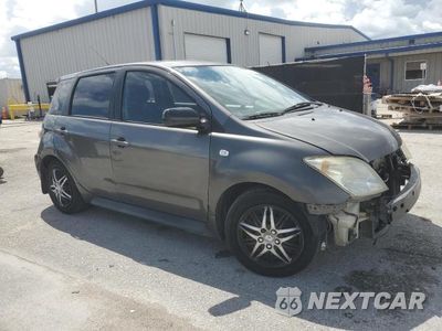 Czwarte zdjęcie samochodu z boku: 2004 TOYOTA SCION XA VIN:JTKKT624140047717 - miniatura
