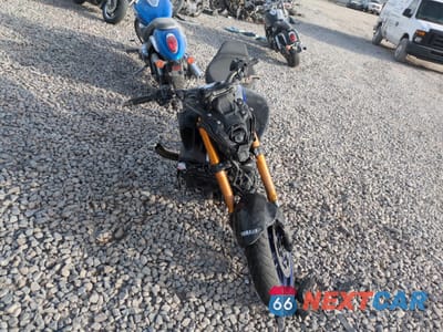 Drugie zdjęcie samochodu z przodu: 2021 YAMAHA MT09 D VIN:JYARN72E3MA000578 - miniatura