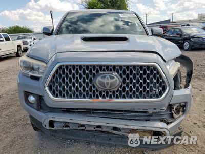 Piąte zdjęcie samochodu w środku: 2018 TOYOTA TACOMA DOUBLE CAB VIN:5TFCZ5AN2JX143700 - miniatura