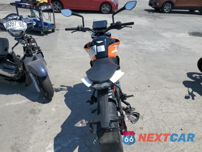 Zdjęcie 6 z 10 samochodu: 2018 KTM 390 DUKE VIN:MD2JPJ402JC281793 - miniatura