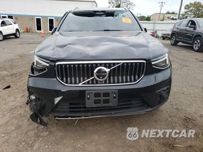 Piąte zdjęcie samochodu w środku: 2025 VOLVO XC40 PLUS VIN:YV4L12UE0S2485658 - miniatura