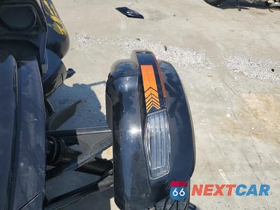 Zdjęcie 9 z 10 samochodu: 2021 CAN-AM SPYDER ROADSTER F3 VIN:2BXRDDE2XMV000524 - miniatura