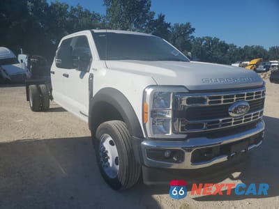 Czwarte zdjęcie samochodu z boku: 2023 FORD F550 SUPER DUTY VIN:1FD0W5HT3PEC77826 - miniatura