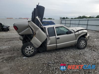 Trzecie zdjęcie samochodu z tyłu: 2002 GMC SONOMA VIN:1GTDT19W028232897 - miniatura