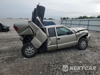 Trzecie zdjęcie samochodu z tyłu: 2002 GMC SONOMA VIN:1GTDT19W028232897 - miniatura