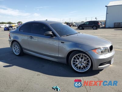 Czwarte zdjęcie samochodu z boku: 2009 BMW 135 I VIN:WBAUC73589VK80515 - miniatura