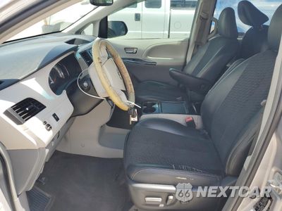 Zdjęcie 7 z 14 samochodu: 2012 TOYOTA SIENNA SPORT VIN:5TDXK3DC5CS259339 - miniatura
