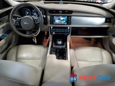Zdjęcie 8 z 13 samochodu: 2016 JAGUAR XF PRESTIGE PRESTIGE VIN:SAJBK4BV1GCY19743 - miniatura