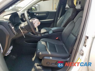 Zdjęcie 7 z 14 samochodu: 2025 VOLVO XC40 PLUS VIN:YV4L12UC5S2512349 - miniatura