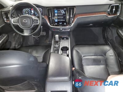 Zdjęcie 8 z 16 samochodu: 2022 VOLVO S60 B5 MOMENTUM VIN:7JRL12FZ9NG192384 - miniatura