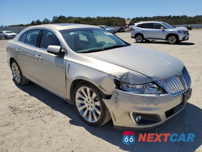 Czwarte zdjęcie samochodu z boku: 2009 LINCOLN MKS VIN:1LNHM94R89G616002 - miniatura