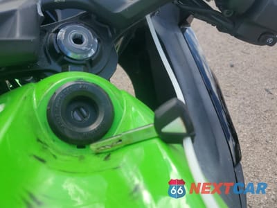 Zdjęcie 8 z 10 samochodu: 2024 KAWASAKI EX650 P VIN:ML5EXEP19RDAC7662 - miniatura