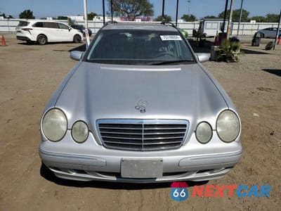 Piąte zdjęcie samochodu w środku: 2001 MERCEDES-BENZ E 320 VIN:WDBJH65J01B276815 - miniatura