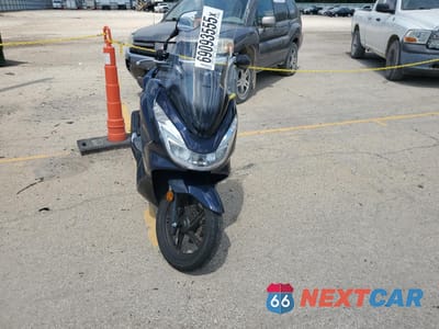 Drugie zdjęcie samochodu z przodu: 2018 HONDA PCX 150 VIN:RLHKF1800JY300559 - miniatura