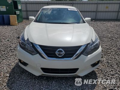 Piąte zdjęcie samochodu w środku: 2017 NISSAN ALTIMA 2.5 VIN:1N4AL3AP1HN349553 - miniatura