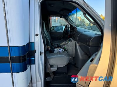 Piąte zdjęcie samochodu w środku: 2003 FORD ECONOLINE E450 SUPER DUTY CUTAWAY VAN VIN:1FDXE45F23HB83679 - miniatura