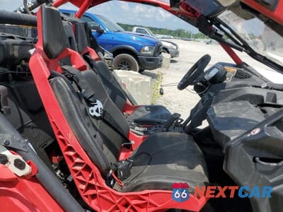 Piąte zdjęcie samochodu w środku: 2025 CAN-AM MAVERICK X3 X RC 72 TURBO RR VIN:3JBVVAV49SE000116 - miniatura