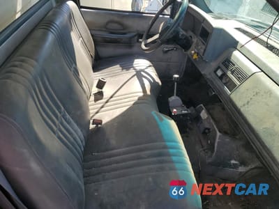 Piąte zdjęcie samochodu w środku: 2000 GMC C-SERIES C7H042 VIN:1GDK7H1C0YJ504903 - miniatura