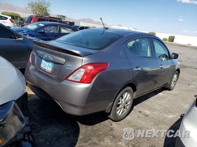 Trzecie zdjęcie samochodu z tyłu: 2019 NISSAN VERSA S VIN:3N1CN7AP2KL805297 - miniatura