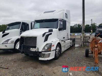 Drugie zdjęcie samochodu z przodu: 2008 VOLVO VNL SEMI TRUCK VIN:4V4NC9GH18N482610 - miniatura