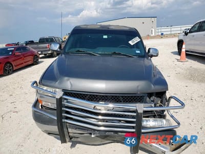 Piąte zdjęcie samochodu w środku: 2002 CHEVROLET SILVERADO C2500 HEAVY DUTY VIN:1GCHC23U22F138966 - miniatura
