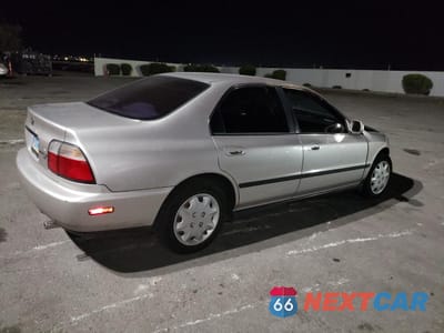 Trzecie zdjęcie samochodu z tyłu: 1996 HONDA ACCORD LX VIN:1HGCD5631TA046176 - miniatura