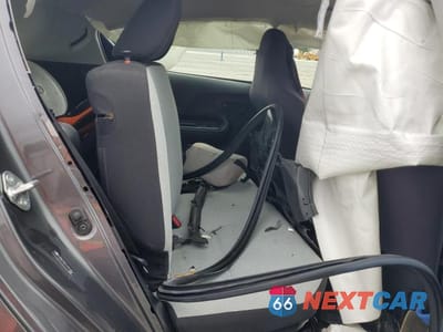 Zdjęcie 10 z 12 samochodu: 2018 TOYOTA PRIUS C VIN:JTDKDTB37J1614531 - miniatura