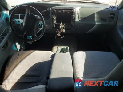 Zdjęcie 8 z 13 samochodu: 1996 FORD EXPLORER VIN:1FMDU34X2TZA58721 - miniatura