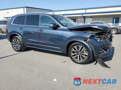 Czwarte zdjęcie samochodu z boku: 2021 VOLVO XC90 T6 MOMENTUM VIN:YV4A22PK5M1751013 - miniatura