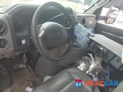 Zdjęcie 8 z 13 samochodu: 2019 FORD ECONOLINE E350 SUPER DUTY CUTAWAY VAN VIN:1FDWE3F60KDC37569 - miniatura