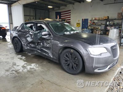 Czwarte zdjęcie samochodu z boku: 2017 CHRYSLER 300 LIMITED VIN:2C3CCAAG4HH553039 - miniatura