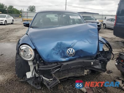 Piąte zdjęcie samochodu w środku: 2018 VOLKSWAGEN BEETLE SE VIN:3VWJD7AT2JM708451 - miniatura