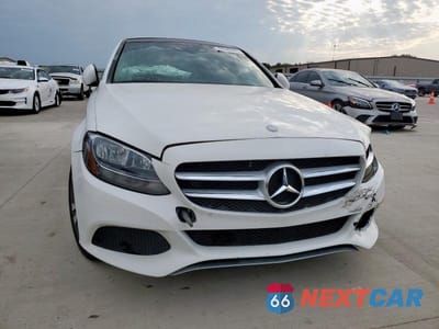 Piąte zdjęcie samochodu w środku: 2016 MERCEDES-BENZ C 300 4MATIC VIN:55SWF4KB5GU167625 - miniatura