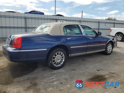 Trzecie zdjęcie samochodu z tyłu: 2007 LINCOLN TOWN CAR SIGNATURE VIN:1LNHM81W27Y609736 - miniatura