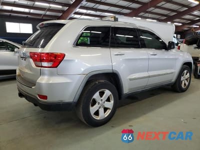 Trzecie zdjęcie samochodu z tyłu: 2012 JEEP GRAND CHEROKEE LAREDO VIN:1C4RJFAG2CC166493 - miniatura