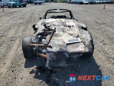 Piąte zdjęcie samochodu w środku: 1981 CHEV CORVETTE VIN:1G1AY8763BS430658 - miniatura