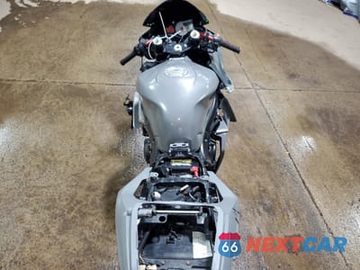 Zdjęcie 6 z 10 samochodu: 2005 YAMAHA YZFR6 L VIN:JYARJ06E65A025408 - miniatura