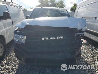 Piąte zdjęcie samochodu w środku: 2022 RAM 2500 TRADESMAN VIN:3C6UR4CJ6NG270590 - miniatura