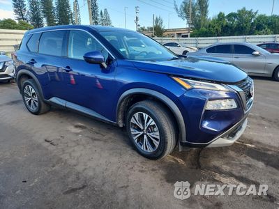 Czwarte zdjęcie samochodu z boku: 2021 NISSAN ROGUE SV VIN:5N1AT3BAXMC708291 - miniatura