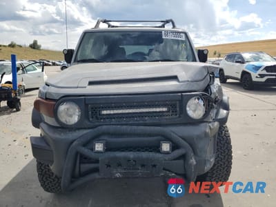 Piąte zdjęcie samochodu w środku: 2013 TOYOTA FJ CRUISER VIN:JTEBU4BF2DK158898 - miniatura