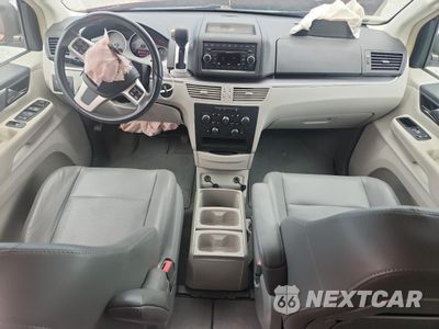 Zdjęcie 8 z 15 samochodu: 2011 VOLKSWAGEN ROUTAN SE VIN:2V4RW3DG2BR695501 - miniatura