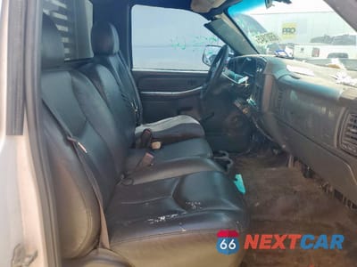 Zdjęcie 10 z 12 samochodu: 2006 CHEVROLET SILVERADO C3500 VIN:1GBJC34U46E274344 - miniatura