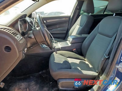 Zdjęcie 7 z 12 samochodu: 2020 CHRYSLER 300 TOURING VIN:2C3CCAAG7LH201338 - miniatura