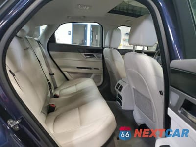Zdjęcie 10 z 13 samochodu: 2016 JAGUAR XF PRESTIGE PRESTIGE VIN:SAJBK4BV1GCY19743 - miniatura