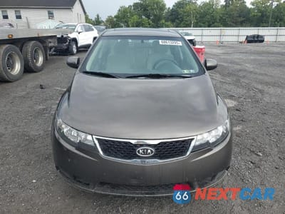Piąte zdjęcie samochodu w środku: 2012 KIA FORTE EX VIN:KNAFU5A21C5569715 - miniatura
