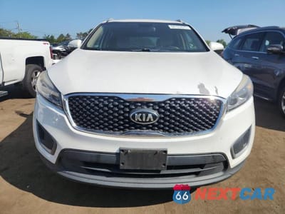 Piąte zdjęcie samochodu w środku: 2016 KIA SORENTO LX VIN:5XYPGDA50GG003674 - miniatura