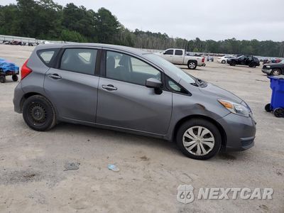 Czwarte zdjęcie samochodu z boku: 2018 NISSAN VERSA NOTE S VIN:3N1CE2CP7JL367178 - miniatura