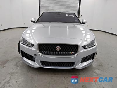Piąte zdjęcie samochodu w środku: 2018 JAGUAR XE S VIN:SAJAG4FV4JCP17755 - miniatura